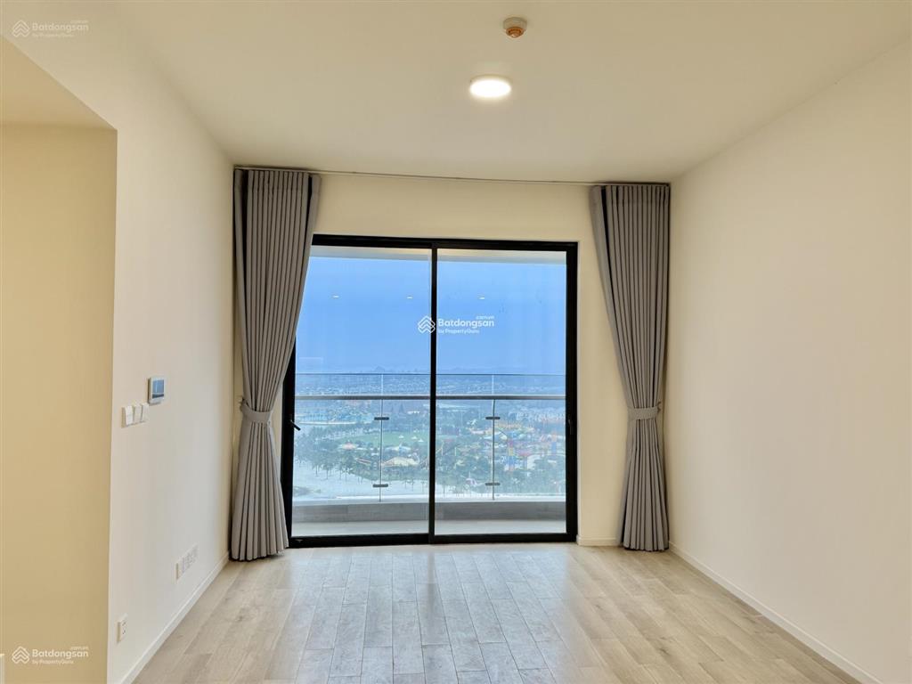 Bán gấp căn hộ 3pn masteri centre point. dt 90m2. giá chỉ 5,6 tỷ