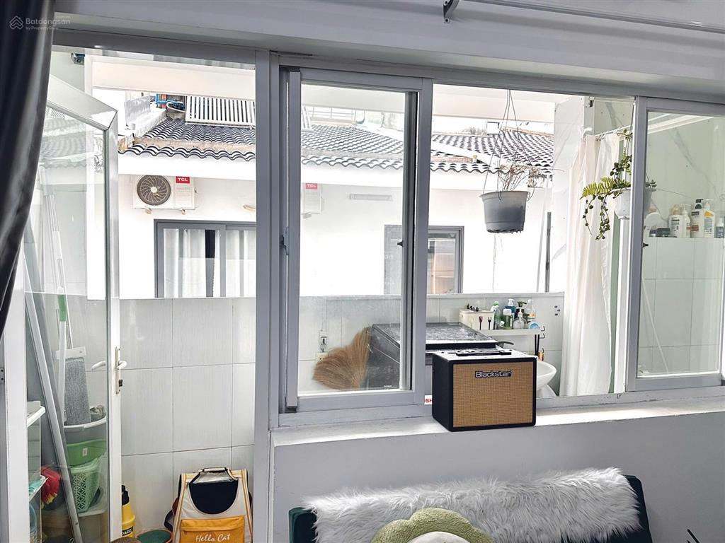 Cho thuê phòng rộng 35m ban công sau tách bếp phạm hùng nối dài