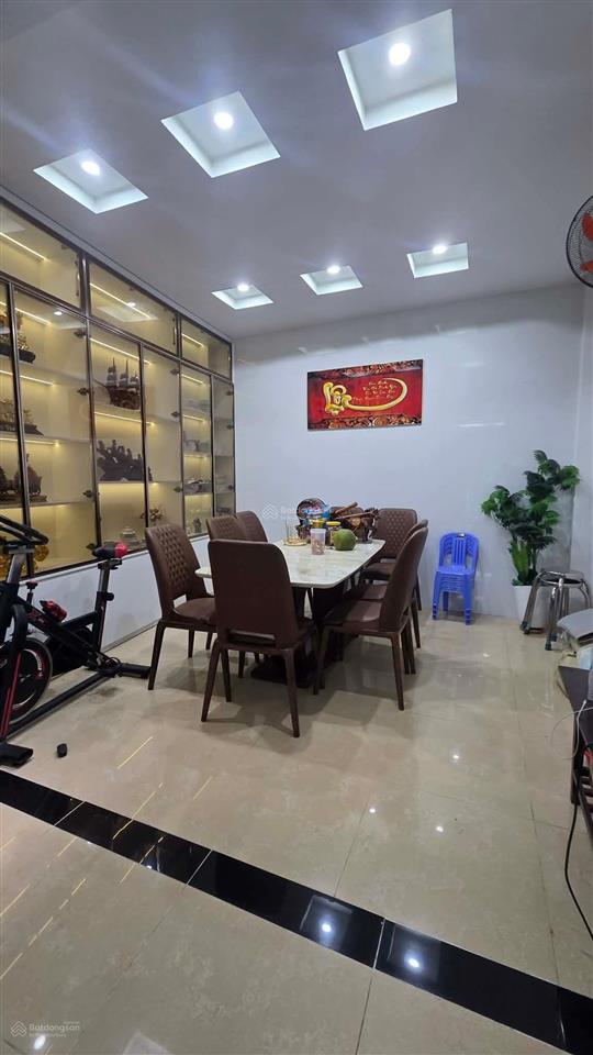 Bán nhà lạc long quân 69m, 3 tầng đẹp  hẻm xe hơi thông  giá chỉ nhỉnh 9 tỷ