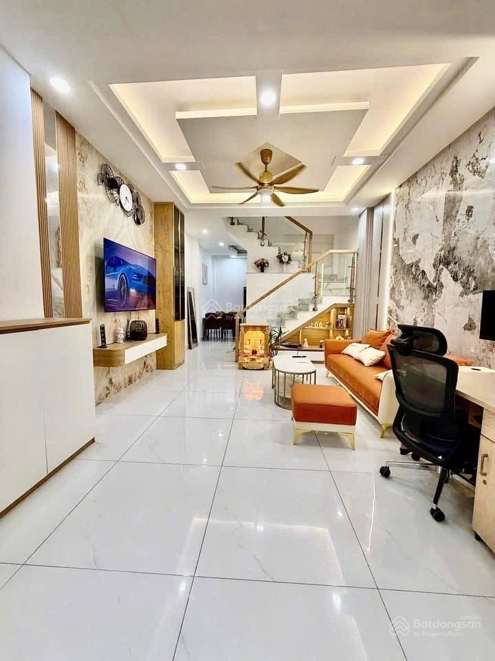 Nhà còn mới về ở ngay  40m2  2 tầng kiên cố  chỉ 5.27 tỷ.