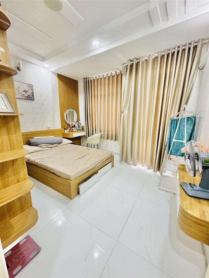 Nhà còn mới về ở ngay  40m2  2 tầng kiên cố  chỉ 5.27 tỷ.