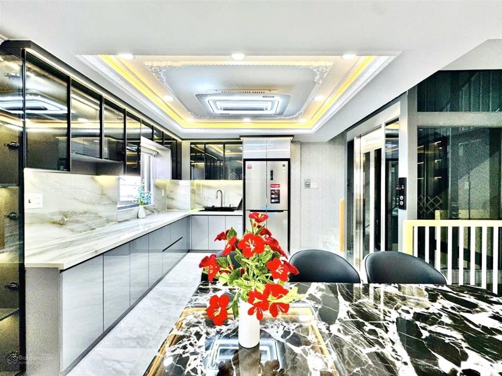 Nhà 6 tầng gần emart 2, lô góc cực thông thoáng, dtsd sàn 360m2, thang máy