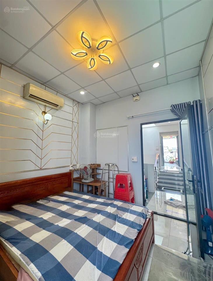 Nhà 3 tầng đẹp, kiên cố gần cv phần mềm quang trung 43m 3.95 tỷ.