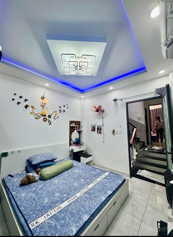 Nhà 3 tầng đẹp, kiên cố gần cv phần mềm quang trung 43m 3.95 tỷ.