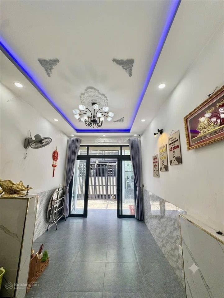 Nhà 3 tầng đẹp, kiên cố gần cv phần mềm quang trung 43m 3.95 tỷ.