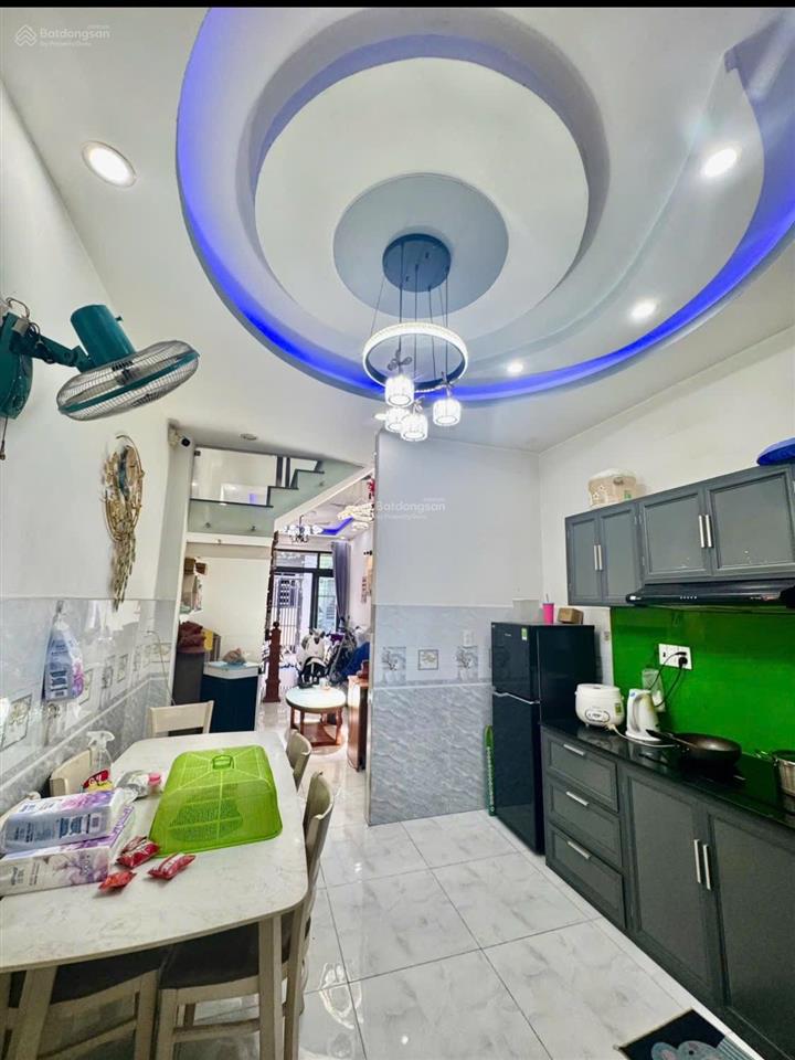 Nhà 3 tầng đẹp, kiên cố gần cv phần mềm quang trung 43m 3.95 tỷ.