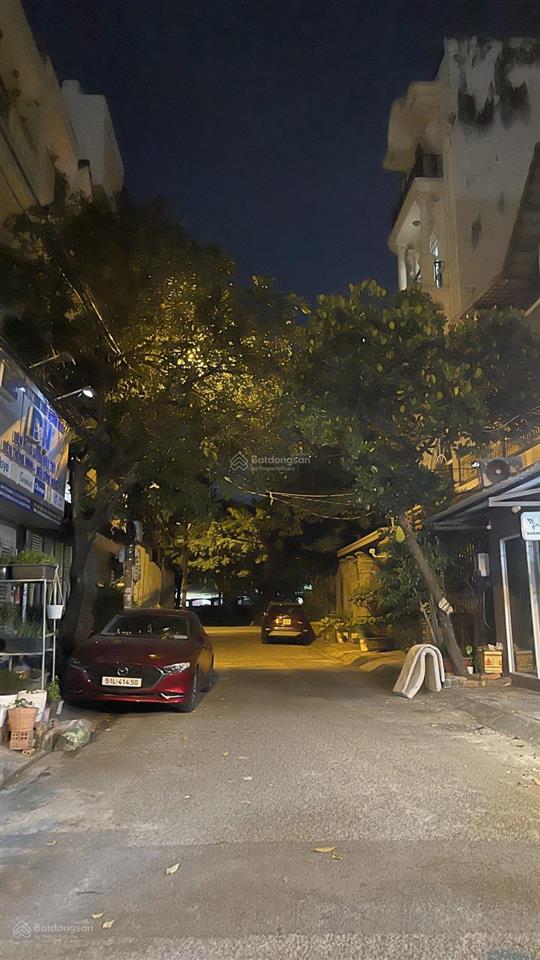 Nhà 4 tầng khu phân lô đồng bộ đường 8m có lề ô tô ngủ trong nhà 9,6 tỷ!