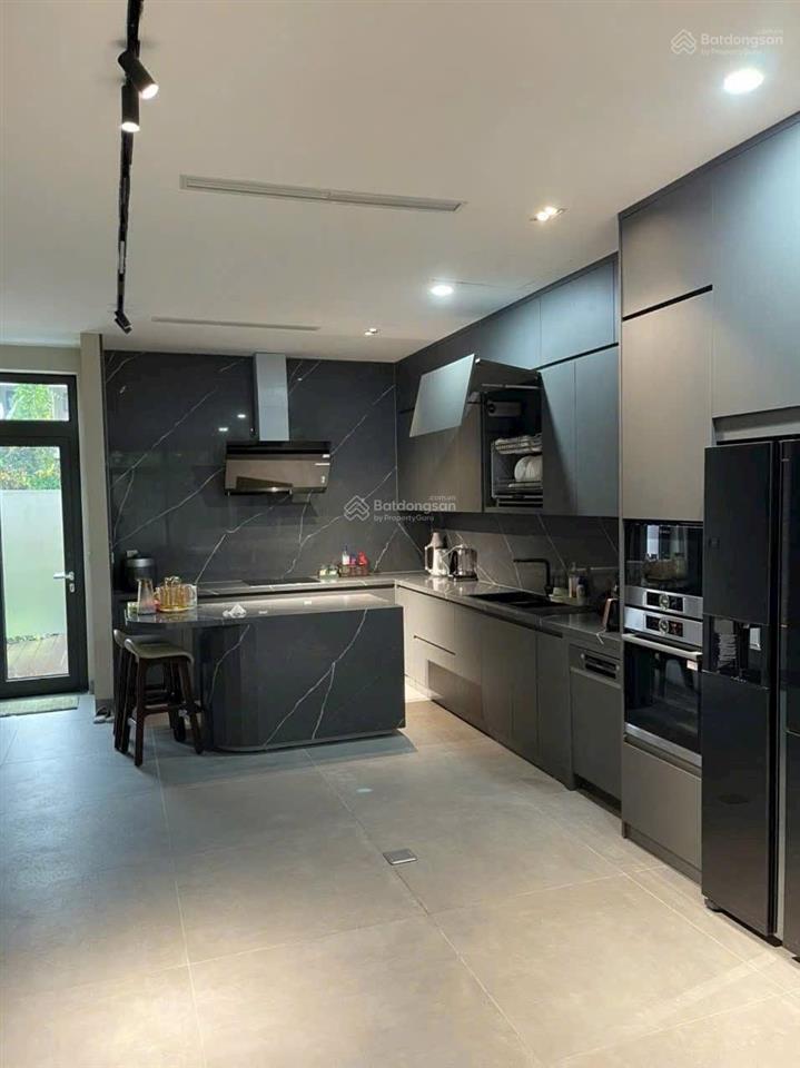 Cần tiền gấp  bán nhanh shophouse đường 40m  35 tỷ  128m2   0978 025 ***
