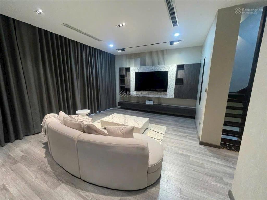 Cần tiền gấp  bán nhanh shophouse đường 40m  35 tỷ  128m2   0978 025 ***