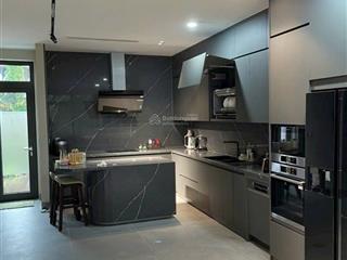 Cần tiền gấp  bán nhanh shophouse đường 40m  35 tỷ  128m2   0978 025 ***