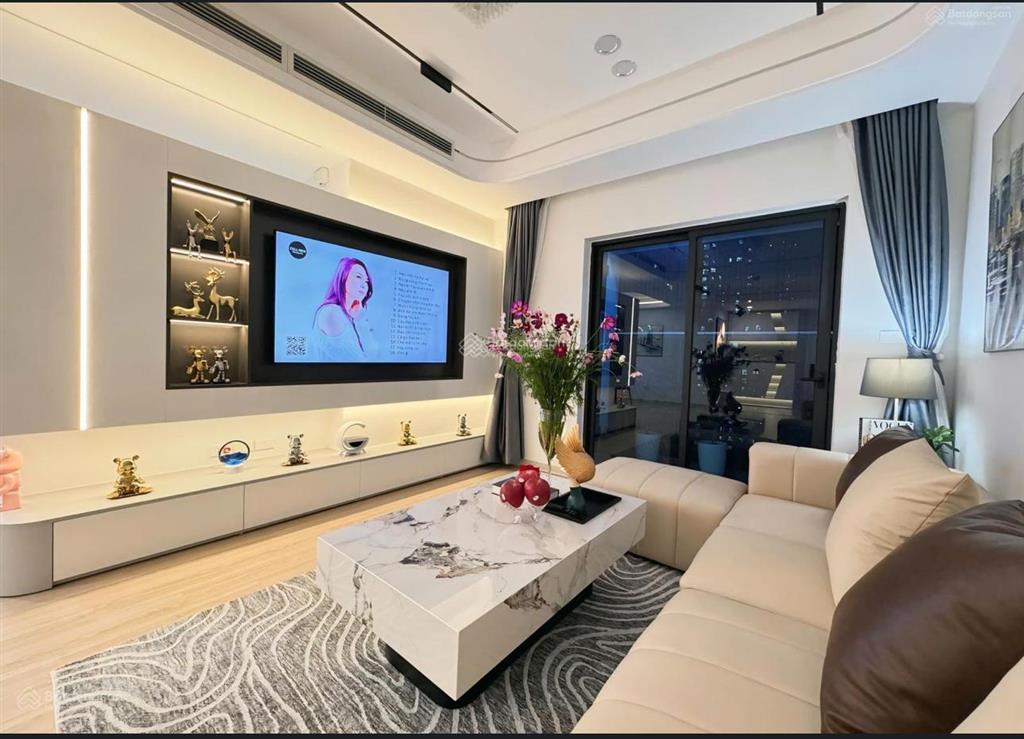 Mới ra  cần bán gấp cứu công ty  122m2  12.5 tỷ   0978 025 ***