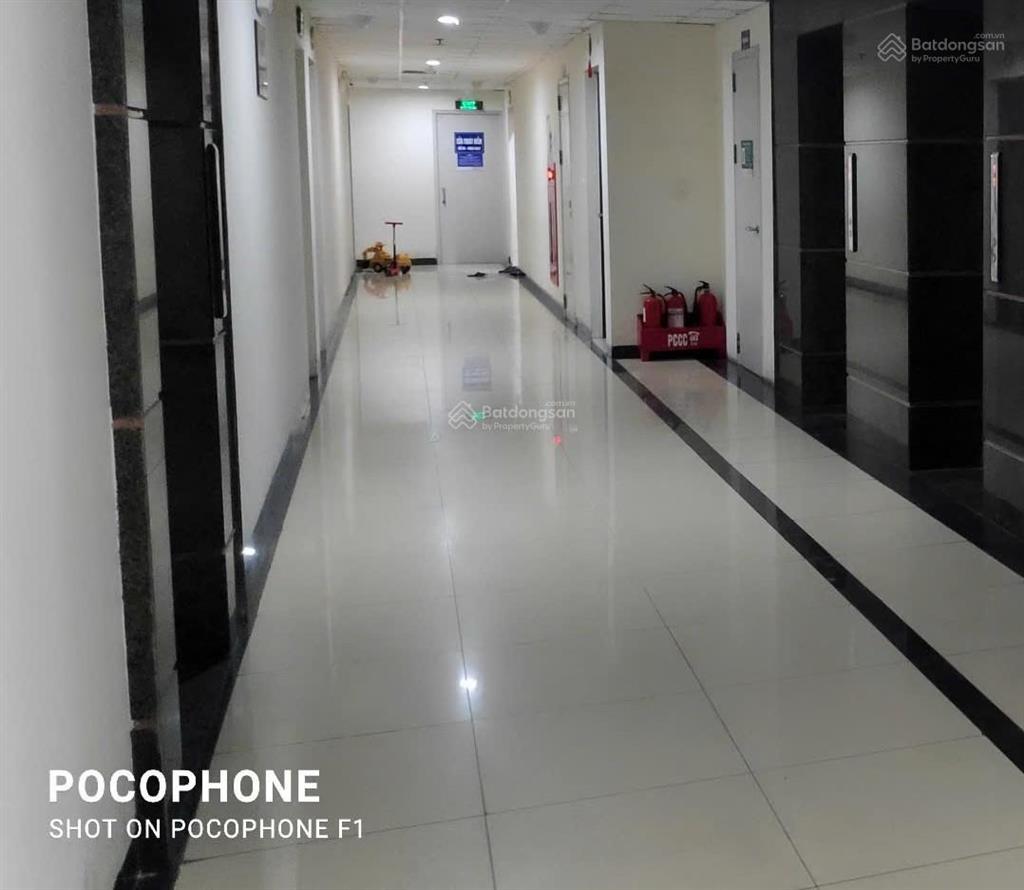 Bán gấp căn hai ngủ hai vệ sinh hai ban công tầng đẹp toà hồng hà