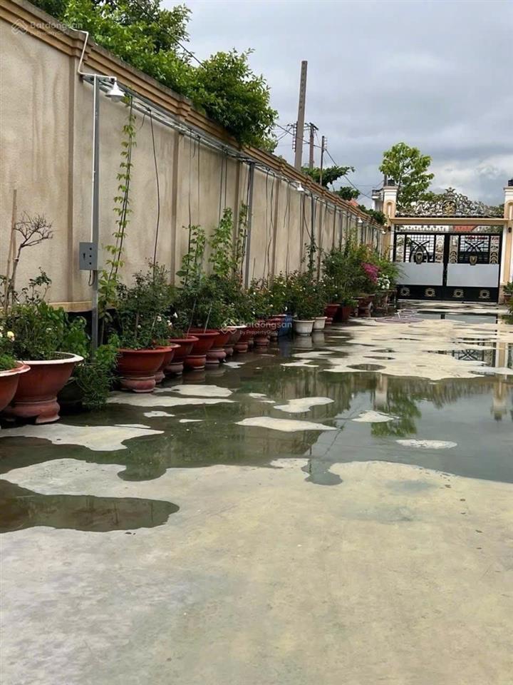Giảm 10 tỷ căn biệt thự mặt tiền full nội thất nguyễn trung trực  dĩ an  tphcm. 0354 468 ***