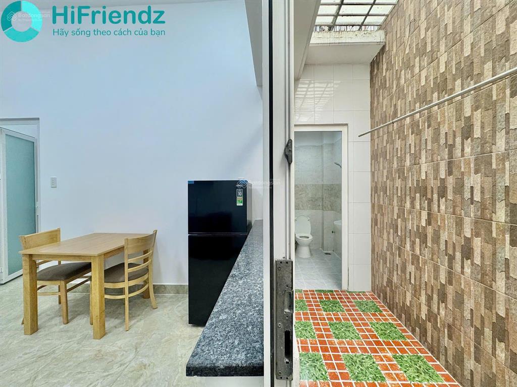 Căn hộ dịch vụ tách bếp 1 phòng ngủ  giếng trời  kdc trung sơn sát quận 8 quận 7