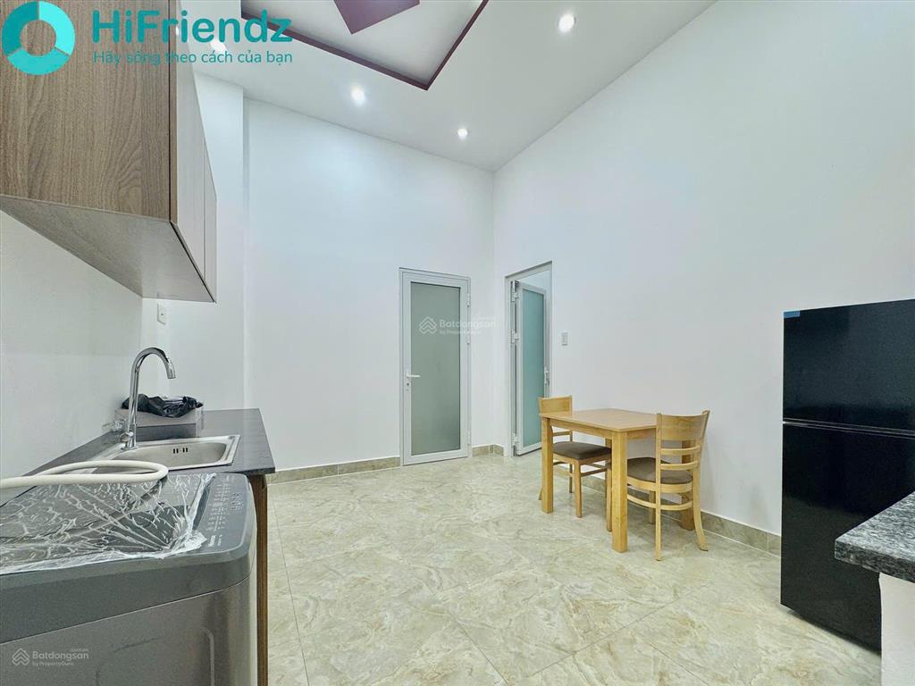 Căn hộ dịch vụ tách bếp 1 phòng ngủ  giếng trời  kdc trung sơn sát quận 8 quận 7