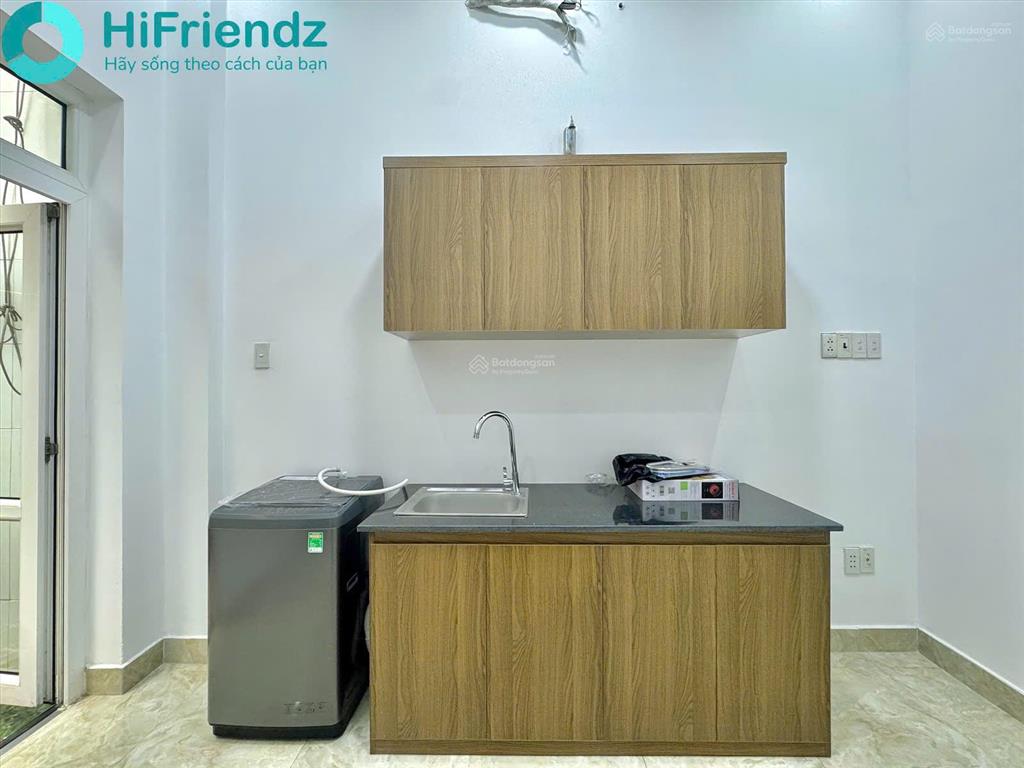 Căn hộ dịch vụ tách bếp 1 phòng ngủ  giếng trời  kdc trung sơn sát quận 8 quận 7