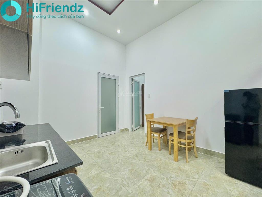 Căn hộ dịch vụ tách bếp 1 phòng ngủ  giếng trời  kdc trung sơn sát quận 8 quận 7