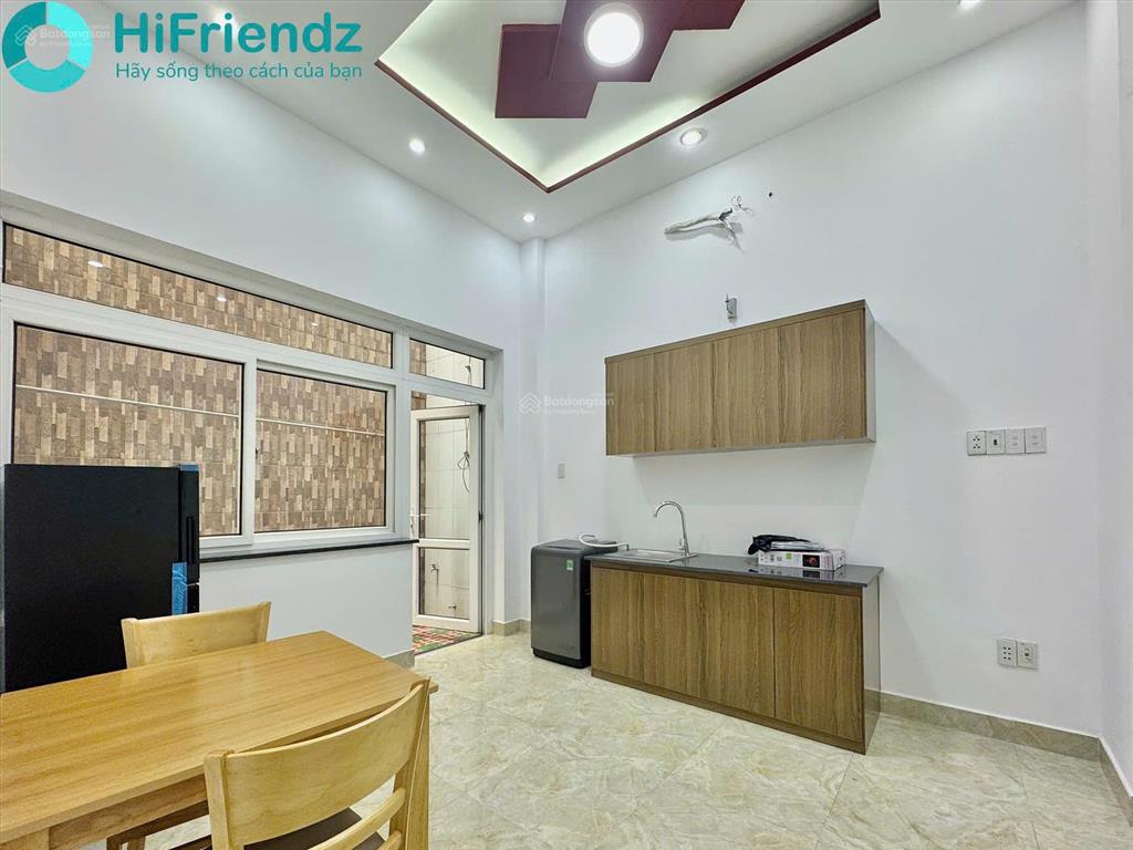 Căn hộ dịch vụ tách bếp 1 phòng ngủ  giếng trời  kdc trung sơn sát quận 8 quận 7
