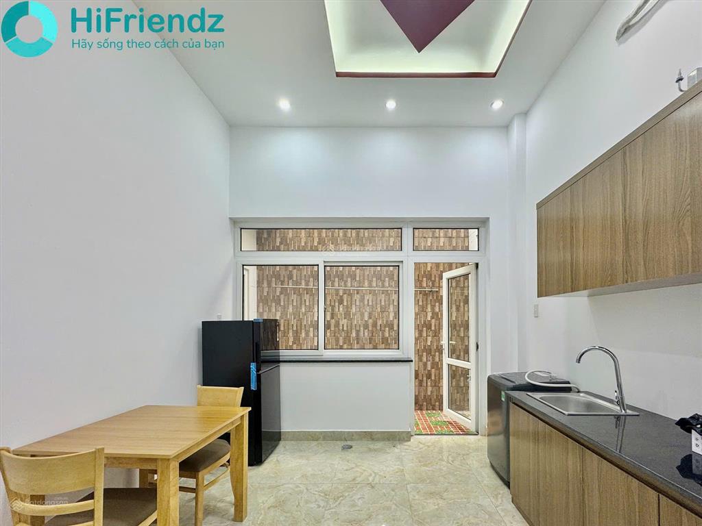 Căn hộ dịch vụ tách bếp 1 phòng ngủ  giếng trời  kdc trung sơn sát quận 8 quận 7