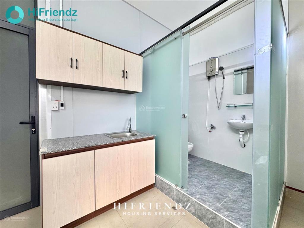 Chdv ban công mới 100%  ngay cầu tạ quang bửu  full nội thất mới