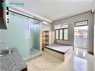 Chdv ban công mới 100%  ngay cầu tạ quang bửu  full nội thất mới