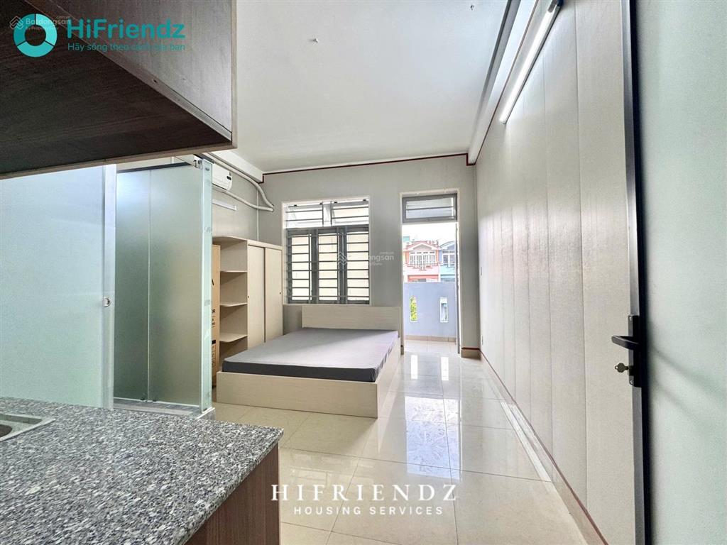 Chdv ban công mới 100%  ngay cầu tạ quang bửu  full nội thất mới