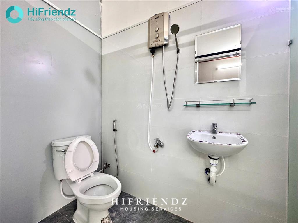 Chdv ban công mới 100%  ngay cầu tạ quang bửu  full nội thất mới