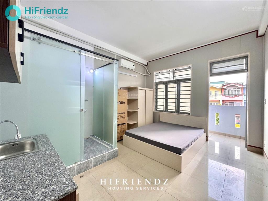 Chdv ban công mới 100%  ngay cầu tạ quang bửu  full nội thất mới