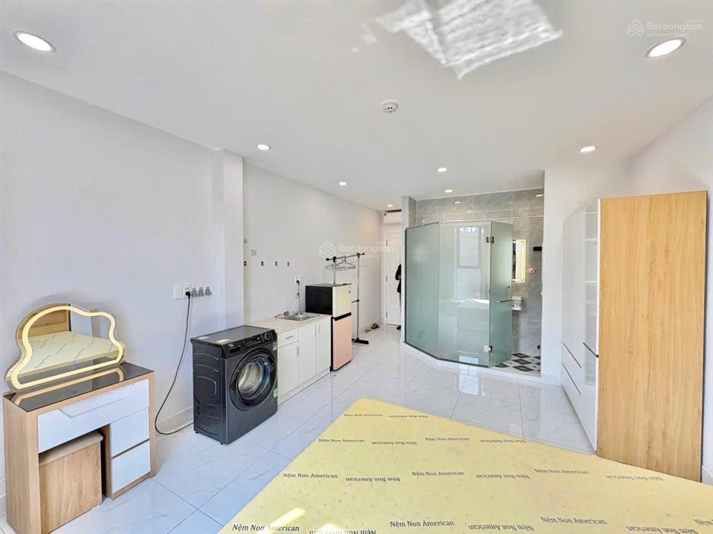 Chuẩn chdv sang xịn  máy giặt riêng  sát cầu chữ y tiện di chuyển qua quận 5.