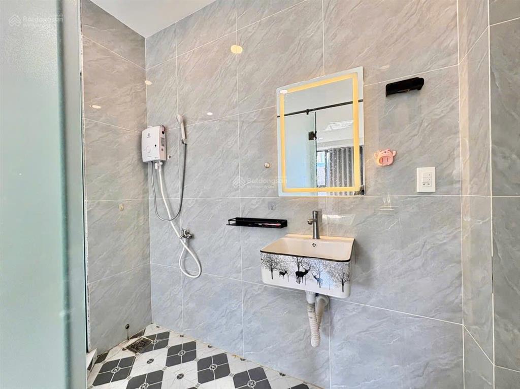 Chuẩn chdv sang xịn  máy giặt riêng  sát cầu chữ y tiện di chuyển qua quận 5.