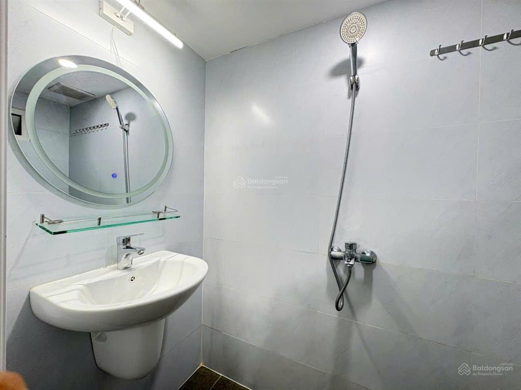 Căn hộ dịch vụ dạng chung cư mini, thang máy, hầm xe bảo vệ, 5,3 tr/th sát cầu nguyễn tri phương q5