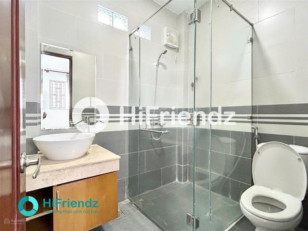 Cho thuê chdv cửa sổ view kính, thang máy, full nt, trung tâm q11