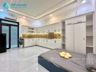 Căn hộ dịch vụ có sân sau + dàn bếp lớn siêu đẹp sát cầu nguyễn tri phương
