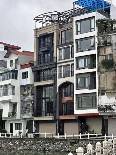 Bán nhà mặt phố ngọc lâm  185m2  2 mặt tiền. dòng tiền 150tr/ tháng.  0333 091 ***