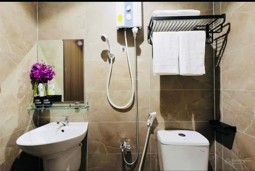 Cho thuê 37 phòng khách sạn mt đường nam quốc cang p bến thành quận 1.