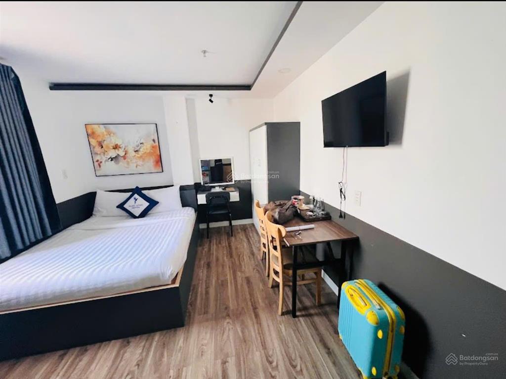 Cho thuê 37 phòng khách sạn mt đường nam quốc cang p bến thành quận 1.