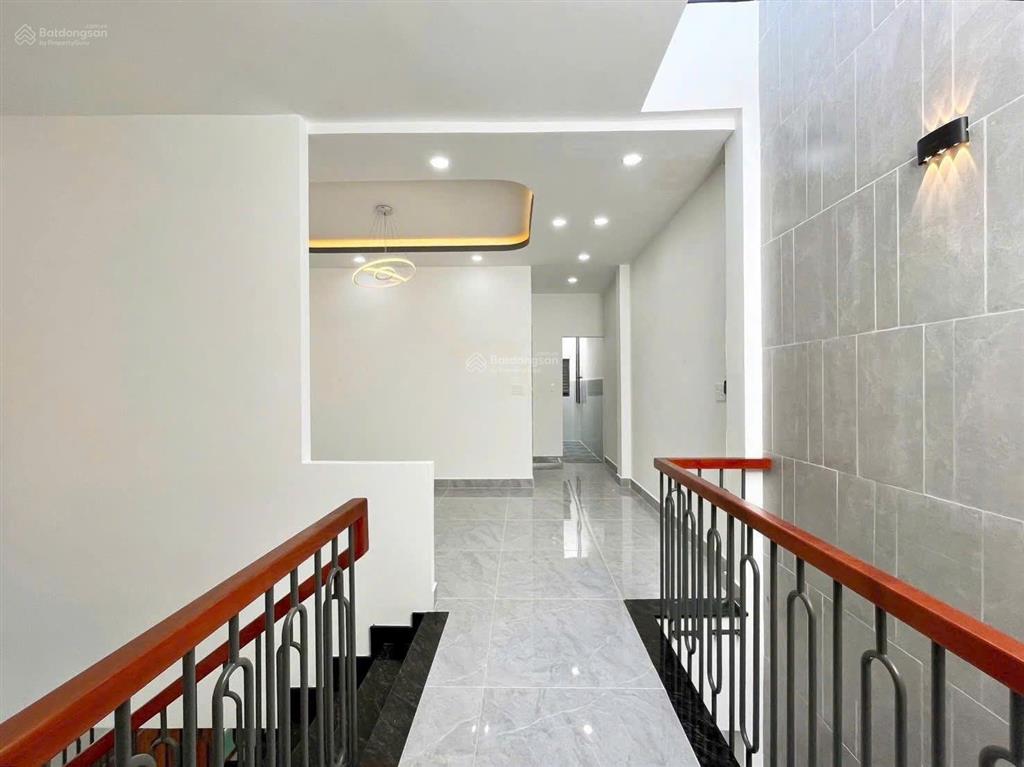 Nhà phố hoàn thiện ngay p. phước tân sổ riêng hoàn công
