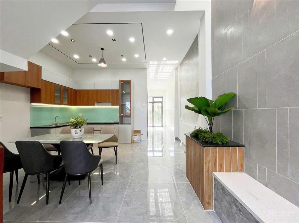 Nhà gần cổng 11, phường phước tân  chỉ 650 triệu sở hữu ngay nhà mới hoàn thiện, sổ riêng