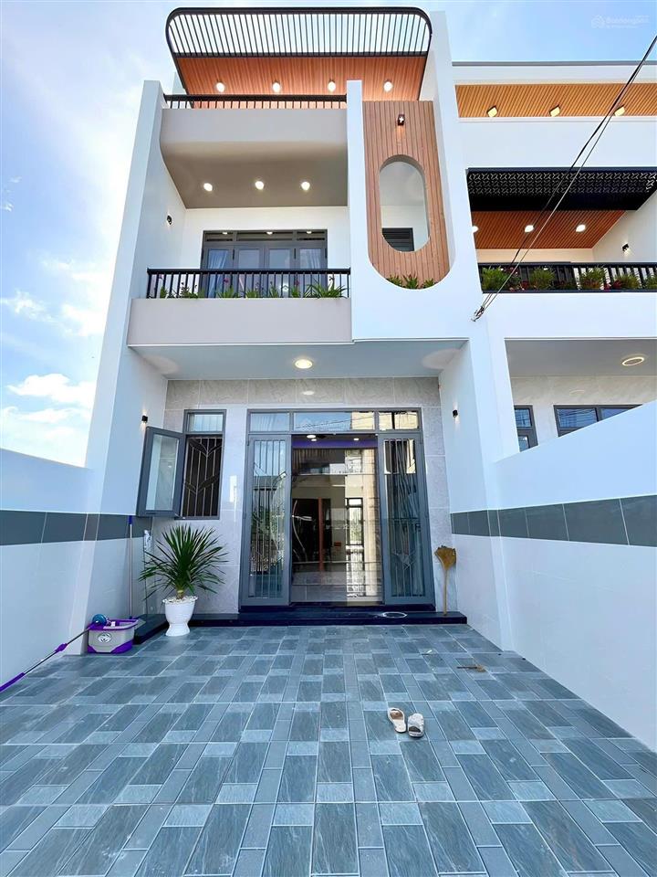 Nhà gần cổng 11, phường phước tân  chỉ 650 triệu sở hữu ngay nhà mới hoàn thiện, sổ riêng