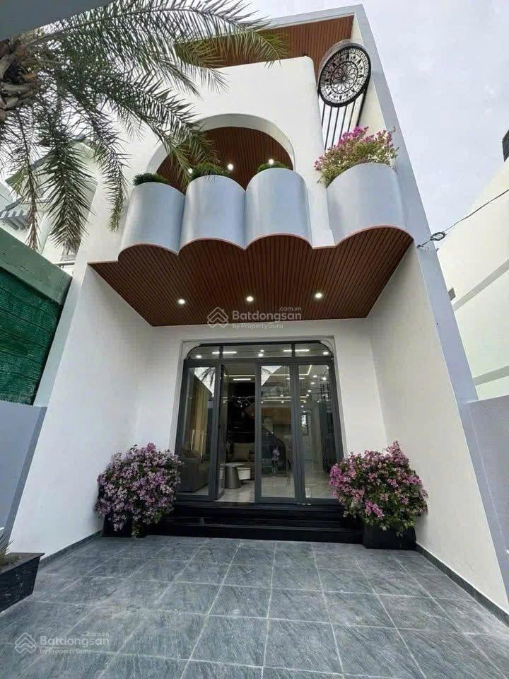 Bán nhà lầu 95m² sổ riêng thổ cư giá chỉ 2 tỷ 050tr trung tâm biên hòa, đi hướng kdl bửu long