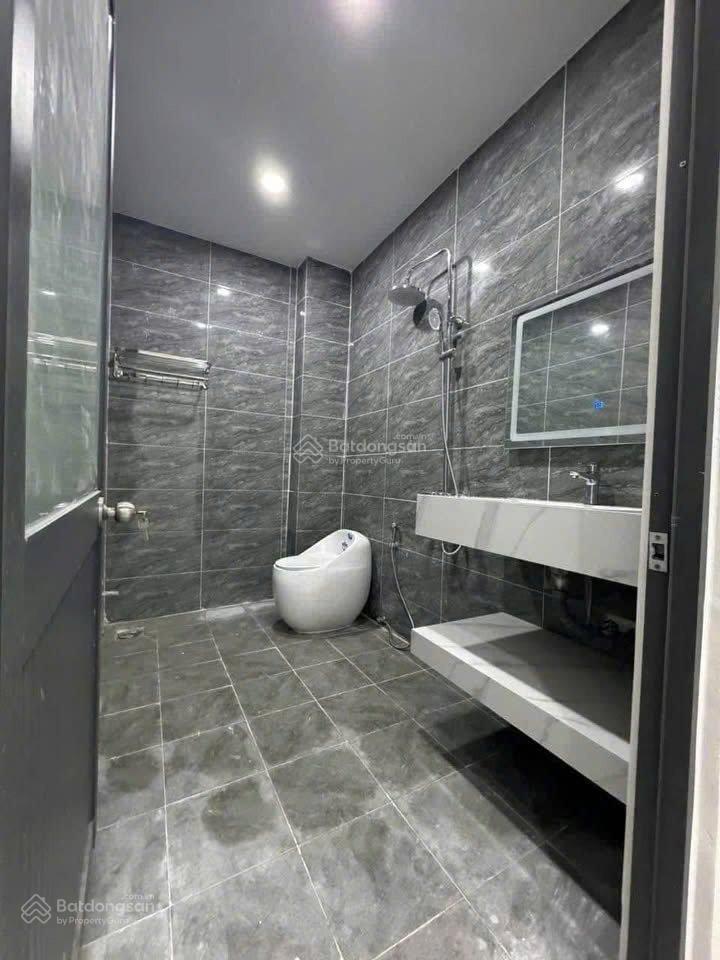 Bán nhà lầu 95m² sổ riêng thổ cư giá chỉ 2 tỷ 050tr trung tâm biên hòa, đi hướng kdl bửu long