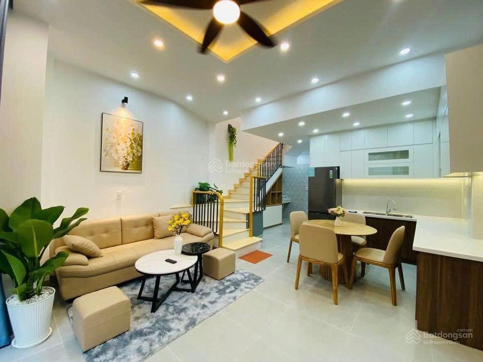 Chính chủ cần bán nhà lầu 5x20 giá chỉ 2,050 tỷ