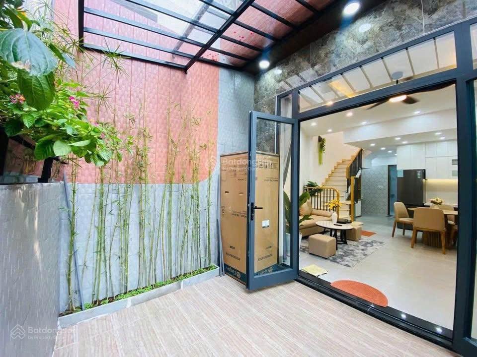 Chính chủ cần bán nhà lầu 5x20 giá chỉ 2,050 tỷ