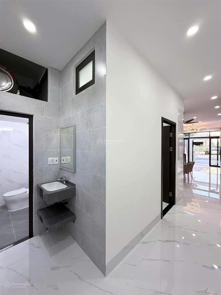 Định cư mỹ, anh chủ bán căn nhà mái thái 5x22 mới xây trong kdc bửu long. gần đại học lạc hồng.