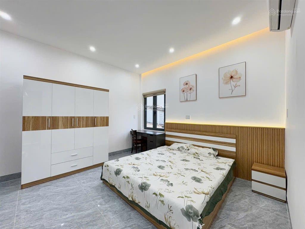 Chủ cần tiền cho con trai lấy vợ bán gấp nhà lầu 6,75x21 mới xây ngay cuối huỳnh văn nghệ 500tr