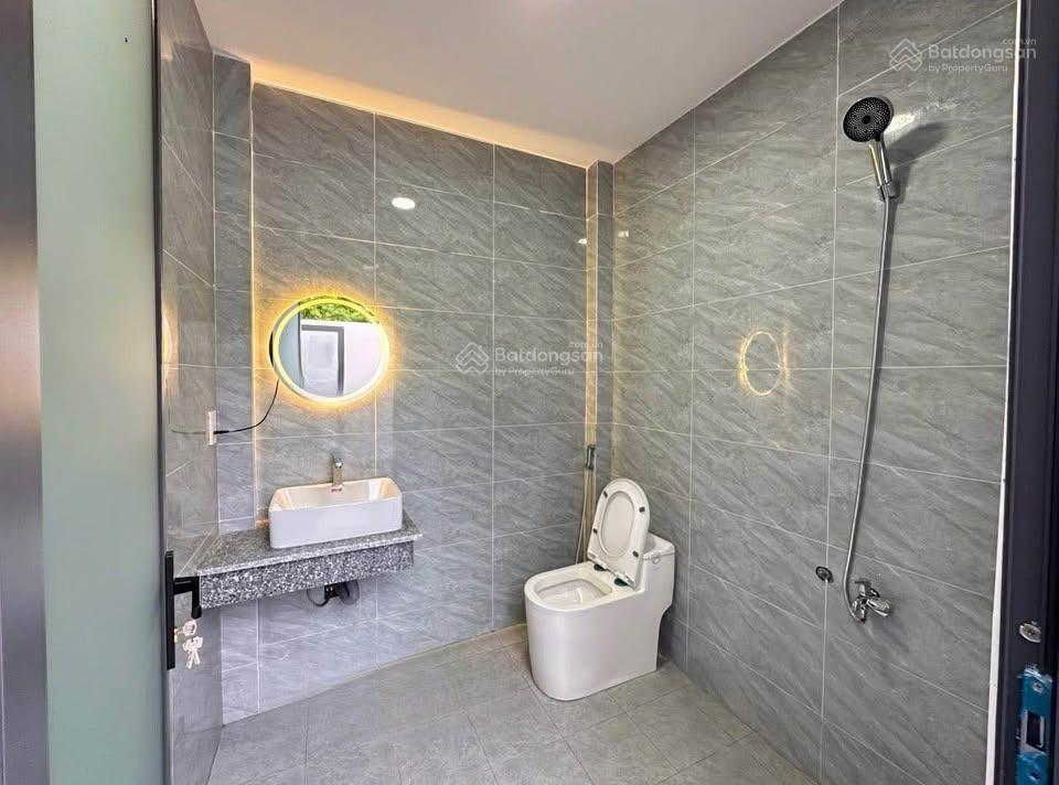 Anh/chị có gia đình trẻ cần mua nhà tài chính 300tr đâu không có thì em có nha .