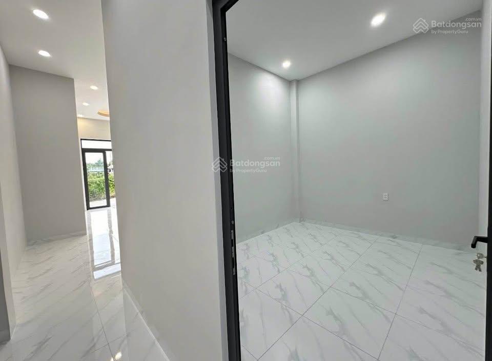 Anh/chị có gia đình trẻ cần mua nhà tài chính 300tr đâu không có thì em có nha .