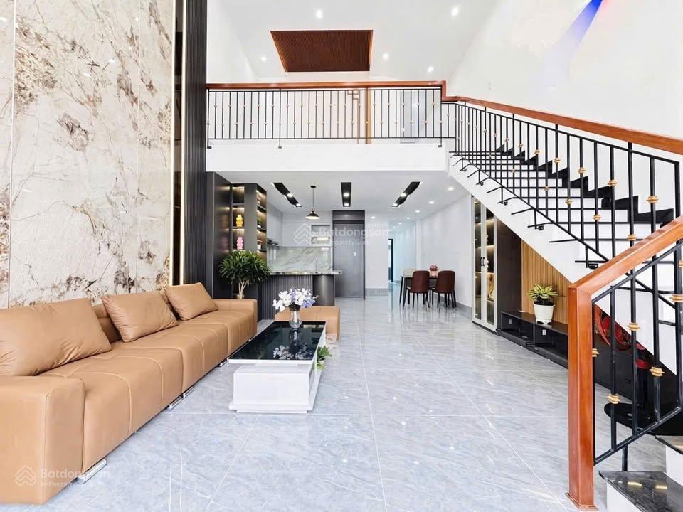 Chính chủ cần tiền bán gấp căn nhà gác lửng ngang lên tới 8m gần ngay kdl bửu long