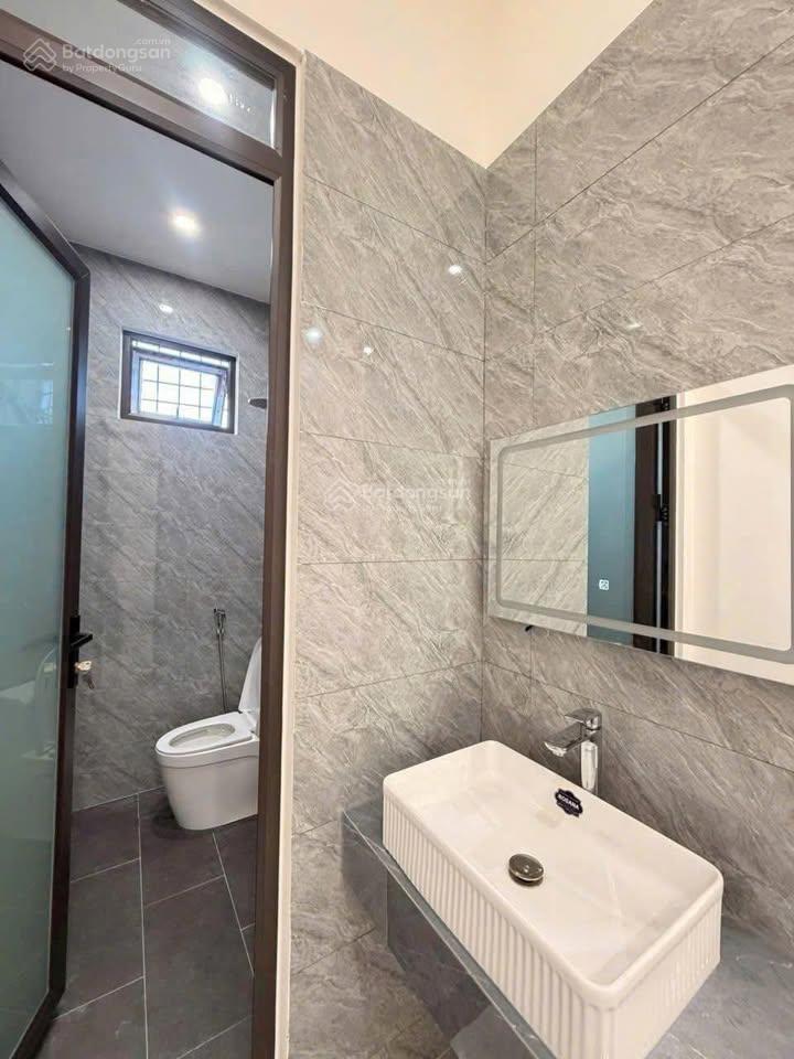 Chính chủ cần tiền bán gấp căn nhà gác lửng ngang lên tới 8m gần ngay kdl bửu long