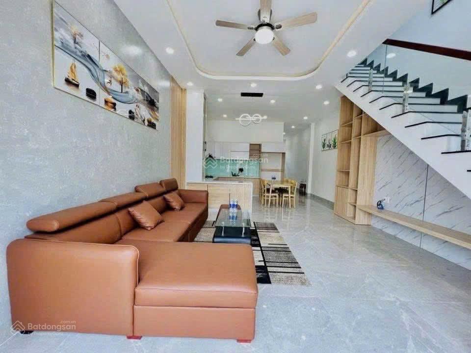 Quá khó khăn bán cắt lỗ 200tr nhà ngay chợ tân mai 2 với 2 tỷ nhà hoàn công sẵn full nội thất.